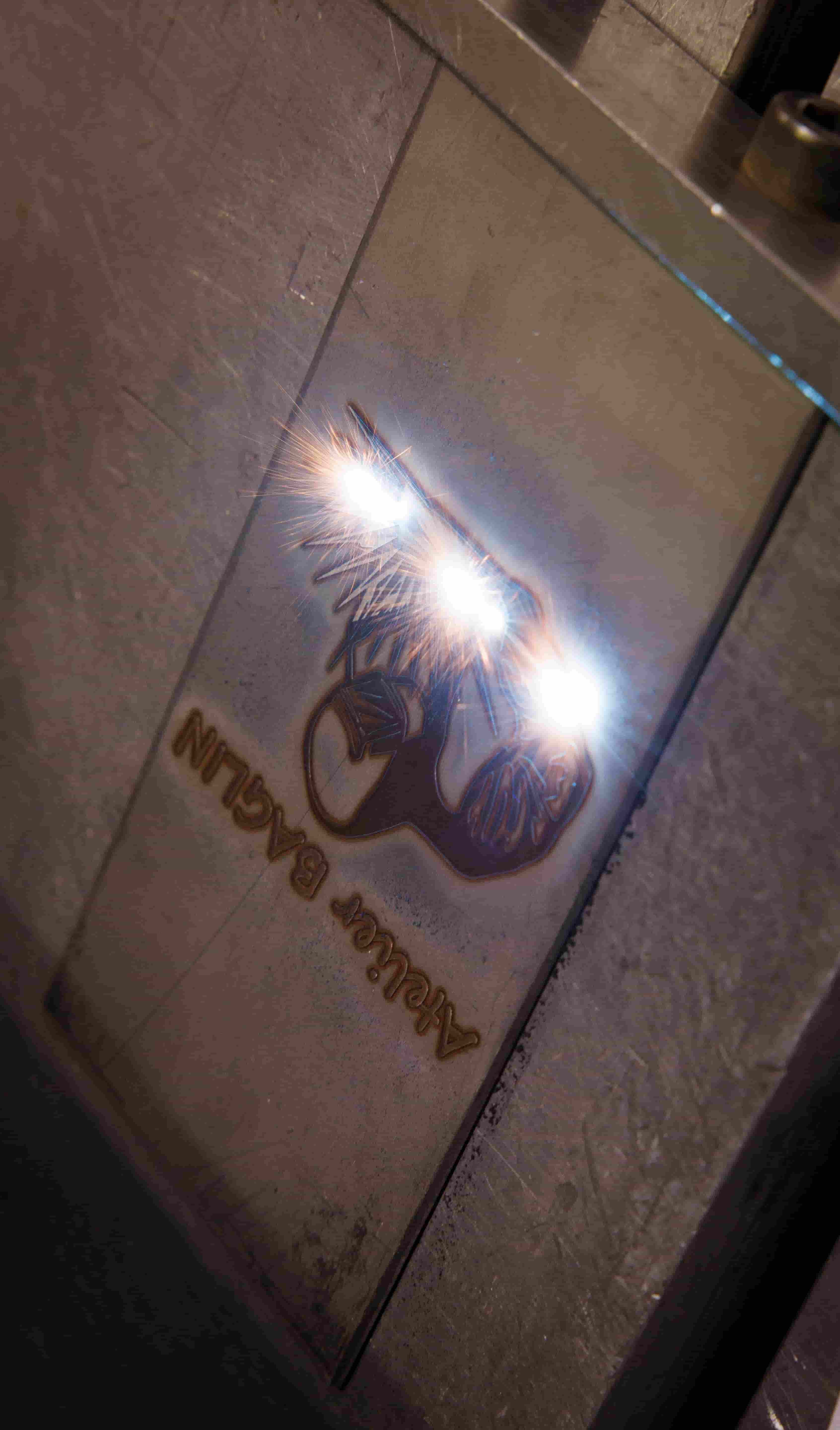 Illustration d'une gravure laser en cours